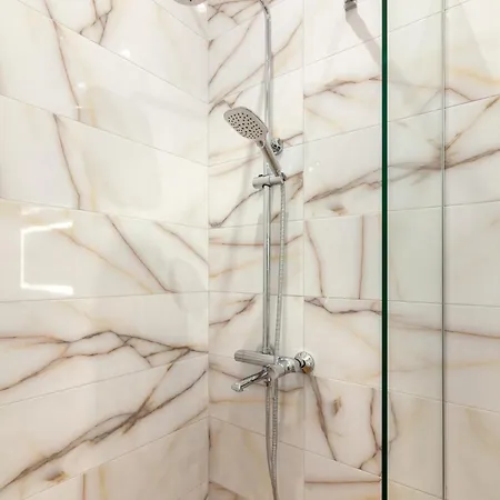 Luxury In Downtown 3 *