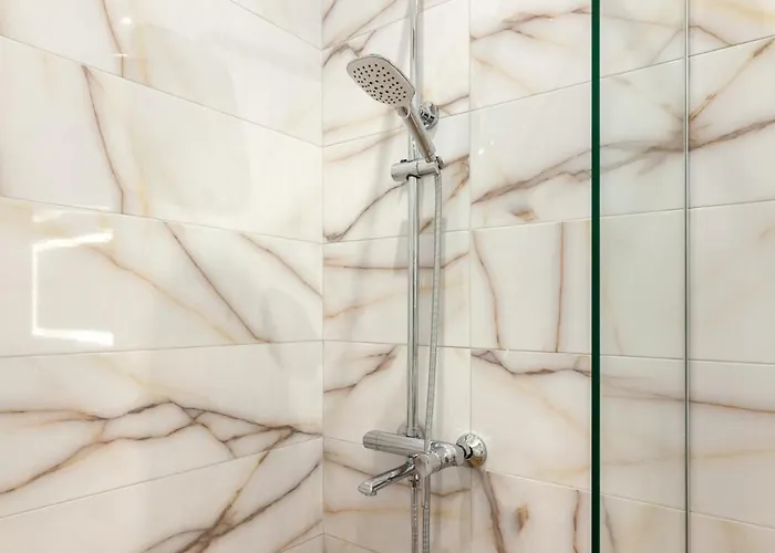 Luxury In Downtown 3 *